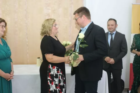 VELIKAMedicinske sestre i tehničari s područja Požeško-slavonske županije u svečanoj dvorani Avia u Velikoj obilježili su Međunarodni dan sestrinstva. Tom prigodom uručena su priznanja medicinskim sestrama koje su tijekom protekle godine otišle u mirovinu.2025.