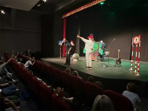 VINKOVCIU organizaciji Ravnateljstva policije, uz potporu PU vukovarsko-srijemske, održan je preventivno-edukativni program "Mogu, hoću, znam"LIPANJ 2025.