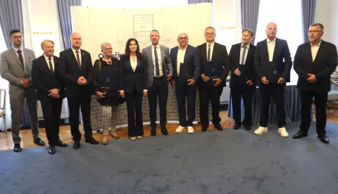 Osijek, 02. 06. 2025, Trg Ante Starčević 2. Županija, Nagrade OBŽ pojedincima i institucijama. Nataša Tramišak dodjelila priznanja.snimio GOJKO MITIĆ