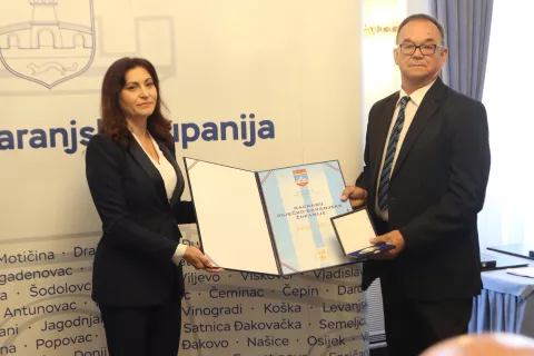 Osijek, 02. 06. 2025, Trg Ante Starčević 2. Županija, Nagrade OBŽ pojedincima i institucijama. Nataša Tramišak dodjelila priznanja. Antun Šikić.snimio GOJKO MITIĆ