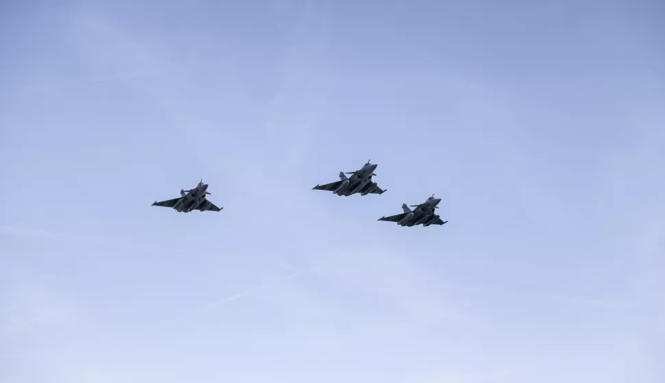 Zagreb, 30.5.2025 - Na Dan državnosti RH na Rekreacijsko sportskom centru Jarun organiziran je prigodni program, tradicionalna izložba naoružanja, borbene i neborbene tehnike i opreme postrojbi Hrvatske vojske i sastavnica sustava domovinske sigurnosti, atraktivne vježbe prikaza sposobnosti Hrvatske vojske i prelet višenamjenskih borbenih aviona Rafale. Foto Hina/ Dario GRZELJ/ dag