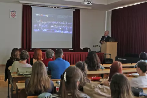 Osijek, 02. 06. 2025, FOOZOS, predavanje Ive Josipovića, Glazba i politika.snimio GOJKO MITIĆ