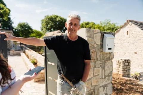 NESLAVNI REKORDER U mjestu pored Benkovca na ovim lokalnim izborima glasovali tek rijetki, i to krajem dana, provjerili smo zaštoMain Headline:Političari zaboravili na Kulu Atlagić,pa su i mještani - zaboravili izbore