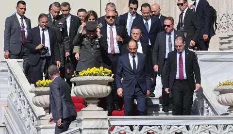 epa12151111 Ibrahim Kaiın (bottom C), Director of the National Intelligence Organization of Turkey, leavs the Ciragan Palace after the second meeting between Russian and Ukranian delegations for peace talks in Istanbul, Turkey, 02 June 2025. EPA/TOLGA BOZOGLU
