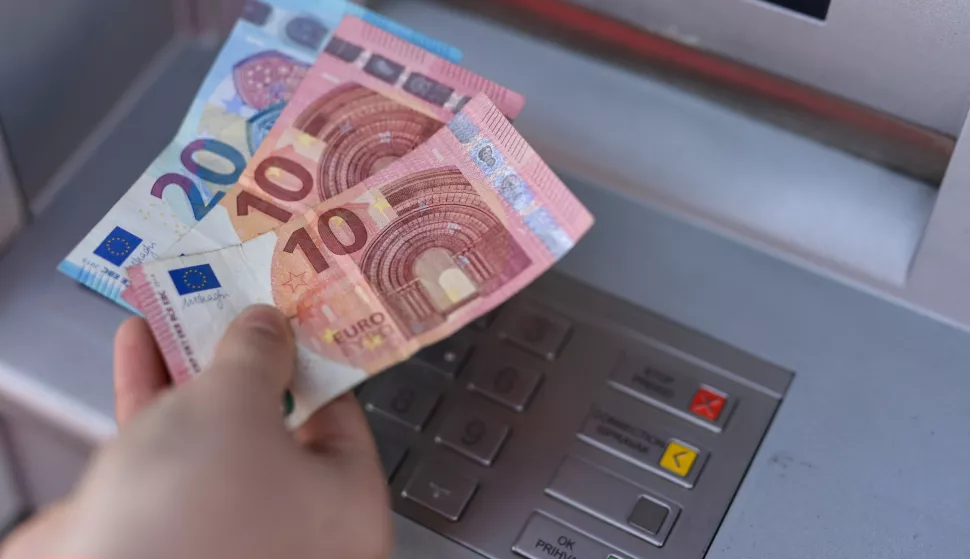 29.12.2022., Zagreb - Podizanje Eura na bankomatima u apoenima od 10 i 20. Photo: Igor Soban/PIXSELL