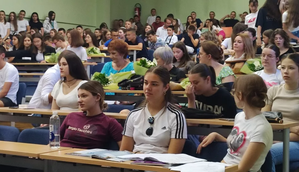 Učenici u Amfiteatru Gimnazije Županjafoto: Marija Lešić Omerović