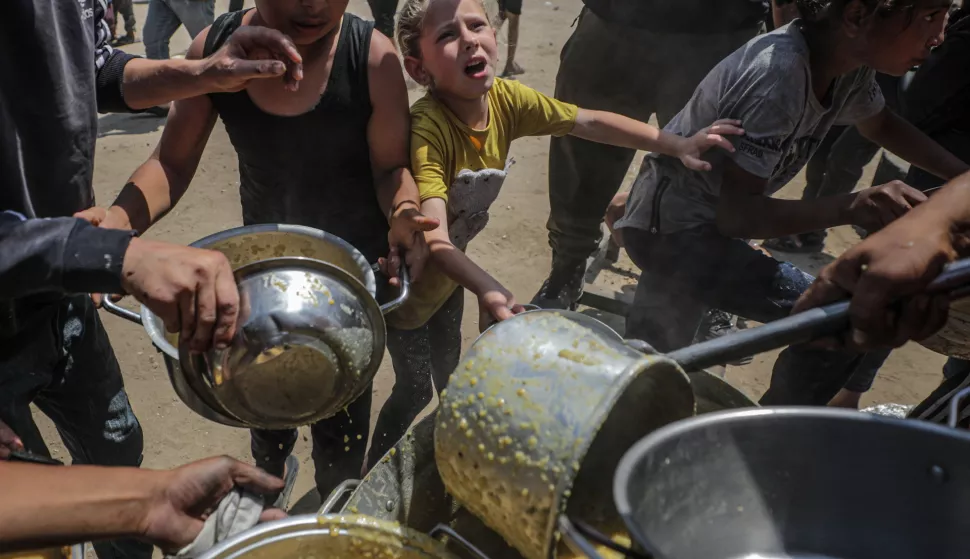 epa12086780 An internally displaced Palestinian girl waits to receive a portion of food from a charity kitchen in Jabalia refugee camp, northern Gaza Strip, 09 May 2025. According to the UN Palestinian refugee agency UNRWA, over a million people across the Gaza Strip are experiencing 'high levels' of acute food insecurity, with acute malnutrition several times higher than before the war. The UN estimates at least 1.9 million people (nine in ten) are internally displaced. EPA/MOHAMMED SABER
