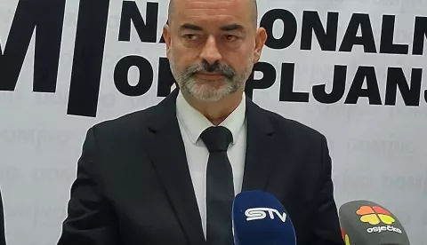 DOMINO OBŽ održali konferenciju za novinare na temu inicijative o proglašenju Parka priode Kopački rit nacionalnim parkom.Na slici Krešimir Čabaj, saborski zastupnik i povjerenik Domina za Osječko-baranjsku županiju, 