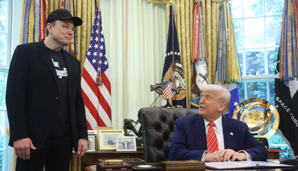 epa12145877 US President Donald Trump (R) and Elon Musk attend a press conference in the Oval Office at the White House in Washington, DC, USA, 30 May 2025. EPA/FRANCIS CHUNG/POOL