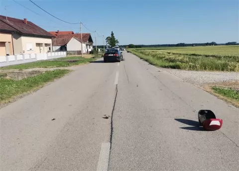 U prometnoj nesreći u Privlaci smrtno je stradala motociklistica