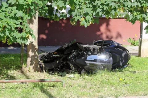 Osijek, 04. 06. 2025, Hutlerova ulica, jutros oko 8 sati. Prometna nesreća, motociklista nastrado, policija uviđaj u tijeku.snimio GOJKO MITIĆ