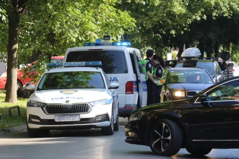 Osijek, 04. 06. 2025, Hutlerova ulica, jutros oko 8 sati. Prometna nesreća, motociklista nastrado, policija uviđaj u tijeku.snimio GOJKO MITIĆ