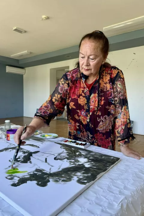 BRANJIN VRH - Belišćanski slikari, članovi Bel-arta, nedavno su sudjelovali na likovnoj koloniji u organizaciji članova Matice umirovljenika Belog Manastira. U društvenom domu Branjin Vrh 12. put okupili su se brojni slikarski entuzijasti iz Slavonije, Baranje i Vojvodine. svibanj 2025.