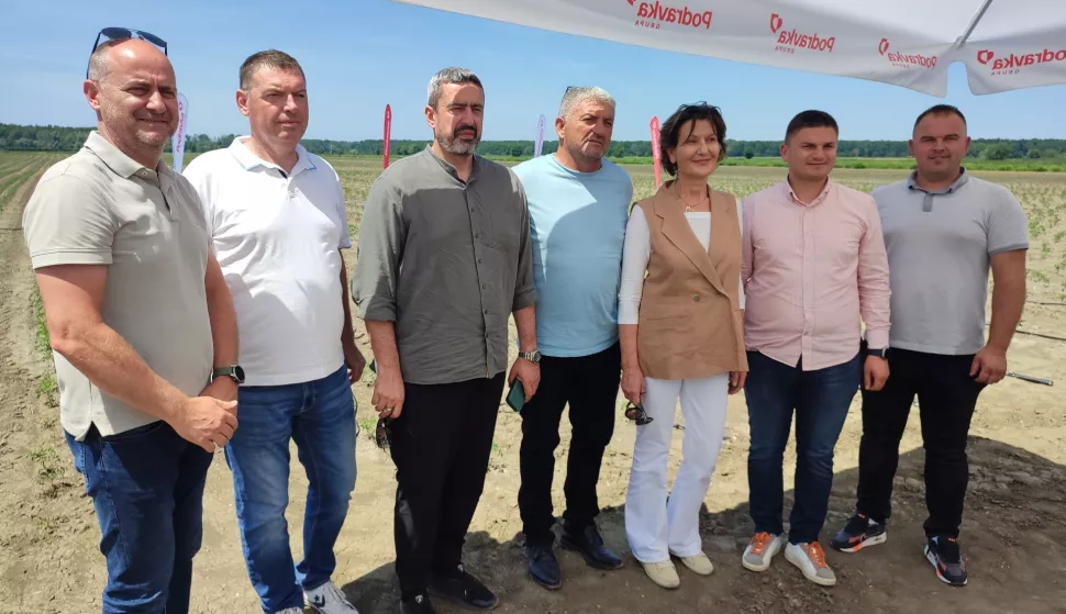 Dalić s kooperantima i općinskim načelnikom Cernefoto: Marija Lešić Omerović