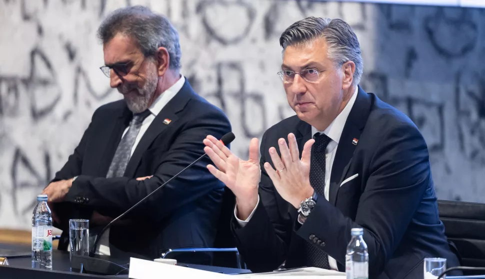 Zagreb, 05.06.2025. - Predsjednik Vlade Andrej Plenković sudjelovao je na svečanosti uručivanja ugovora "Izgradnja, rekonstrukcija i opremanje osnovnih škola za potrebe jednosmjenskog rada i cjelodnevne škole".Na fotografiji Andrej Plenković.foto HINA/ Edvard ŠUŠAK