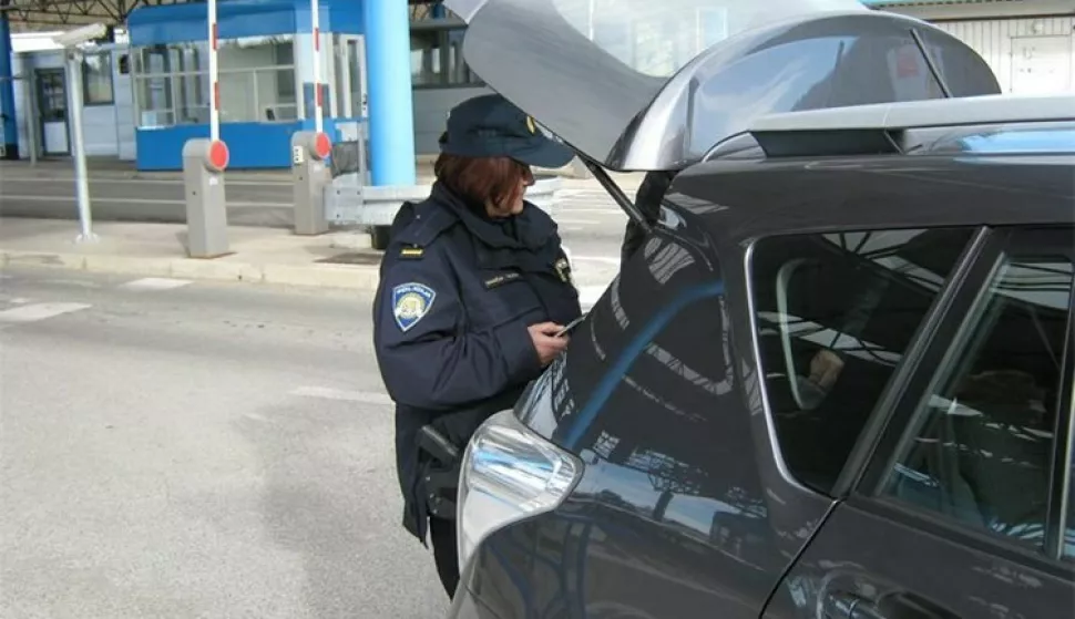 Kontrola na graničnom prijelazu, granični prijelaz, granica, pregled, policija, ilustracija