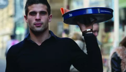 16.02.2017., Zagreb - Sunce i topliji dani izmamili ljude van, te su terasa kafica ponovno pune zivota. Photo: Dalibor Urukalovic/PIXSELL------Osijek 3 stupca color