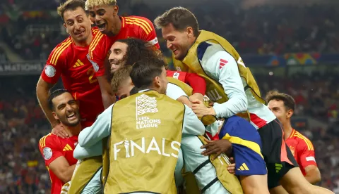 epa12158701 Players of Spain celebrate scoring the 4-0 goal during the UEFA Nations League semi-final soccer match between Spain and France, in Stuttgart, Germany, 05 June 2025. EPA/ANNA SZILAGYI
