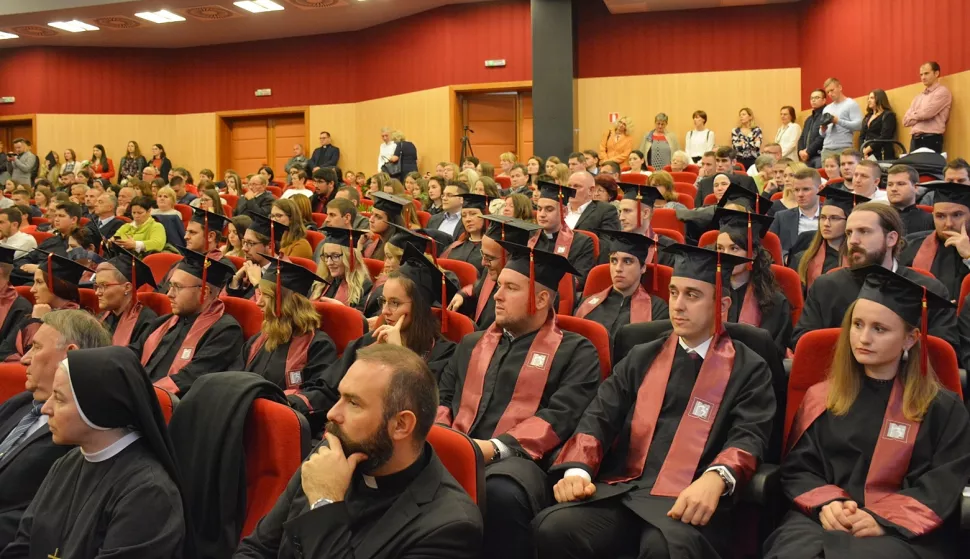 Osijek, 10. 12. 2019. - Jedna od ilustracija uz izvje&scaron;će o proslavi Dana Katoličkog bogoslovnog fakulteta u Đakovu, održanoj u studenom 2019.; za 53. broj Sveučili&scaron;nog glasnika 