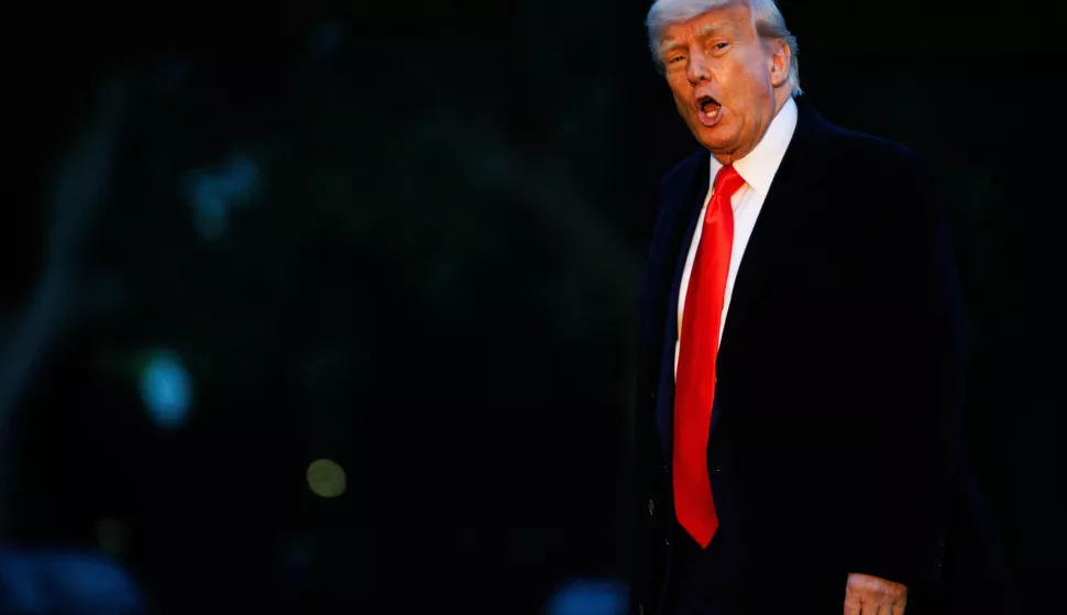 epa12127197 US President Donald Trump walks towards the White House after landing on the South Lawn in Washington, DC, USA, 22 May 2025. President Trump is returning from Trump National Golf Club in Virginia after a private dinner. EPA/SAMUEL CORUM/POOL