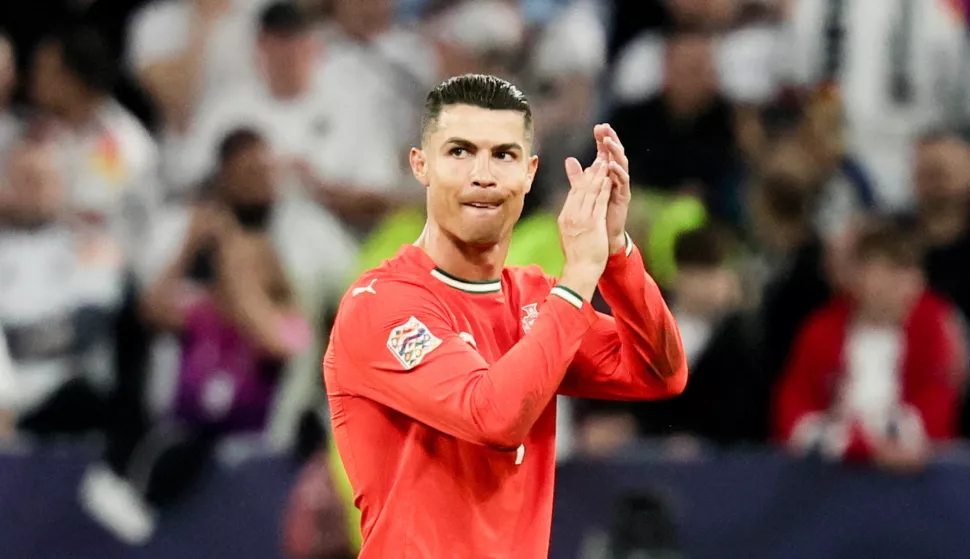 epa12156137 Cristiano Ronaldo of Portugal greets supporters as he leaves the pitch after being substituted during the UEFA Nations League semi-final soccer match between Germany and Portugal, in Munich, Germany, 04 June 2025. EPA/RONALD WITTEK