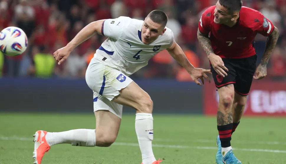 epa12162974 Albania's Rey Manaj (R) in action against Serbia's Nikola Milenkovic (L) during the FIFA World Cup 26 qualification match between Albania and Serbia in Tirana, Albania 07 June 2025. EPA/MALTON DIBRA