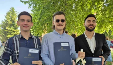 Promocija sveučilišnih prvostupnika Akademije za umjetnost i kulturuOsijek, 7. lipnja 2025.MirkoBernard Bisaki, Sven Vukotić i Marko Kojić