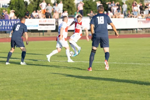 Na Sportskom rekreacijskom centru Stanko Vlainić–Dida u Slavonskom Brodu svečano je otvoreno novo nogometno igralište, izgrađeno uz potporu Hrvatskog nogometnog saveza (HNS).