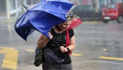 Snimio Davor KIBEL,Osijek, 11.7.2013. Ulica Hrvatske Republike, slobodnjak, iznenadna ki&scaron;a i jak vjetar