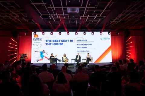 Matt Curtis, Peter Schmeichel, Anita Nekka Jones i Pete Radovich