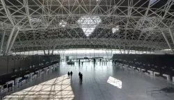 Zagreb, 16.03.2017 - Novi putnički terminal Zračne luke Zagreb Franjo Tuđman praktički je spreman za promet putnika i robe, nakon to su zavrena gotovo sva sigurnosna i druga testiranja te se otvaranje najavljuje za 21. oujka, a prvi let za 28. oujka. Novi terminal zračne luke svečano se otvara u utorak 21. oujka u večernjim satima, a 28. oujka točno u ponoć sve operacije i svi procesi prelaze sa starog na novi putnički terminal. Ujedno na taj dan, u 5,50 sati krenut će prvi zrakoplov Croatia Airlinesa po redovnom redu letenja iz Zagreba za Dubrovnik.foto HINA/ Damir SENČAR /ds