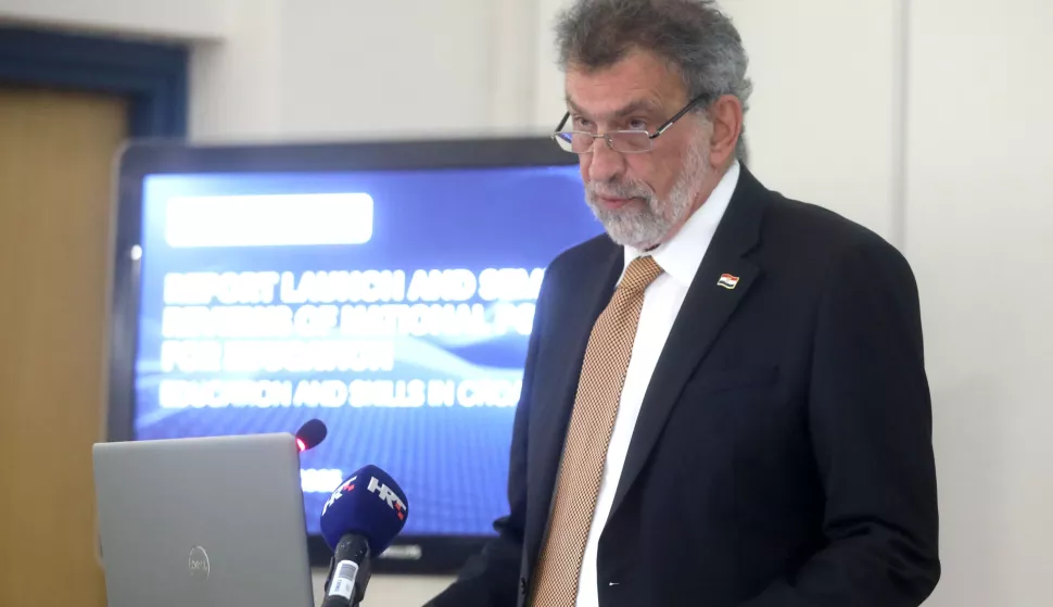Zagreb, 06.06.2025 - Ministar znanosti, obrazovanja i mladih Radovan Fuchs te Andreas Schleicher, direktor za obrazovanje i vještine te poseban savjetnik za obrazovnu politiku glavnog tajnika OECD-a sudjelovali su na pristupnom seminaru Odbora za obrazovanje OECD-a (Accession seminar) na kojem će prvi put biti javno objavljeno i predstavljeno Izvješće o usklađenosti hrvatskoga obrazovnog sustava s politikama OECD-a. Na fotografiji Radovan Fuchs.foto HINA/ Denis CERIĆ /dc