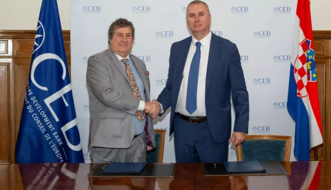 Utorak, 10. lipnja 2025. – Hrvatska banka za obnovu i razvitak (HBOR) i Razvojna banka Vijeća Europe (CEB) potpisali su danas novi ugovor o zajmu, u iznosu od 250 milijuna eura, namijenjenih za potporuUtorak, 10. lipnja 2025. – Hrvatska banka za obnovu i razvitak (HBOR) i Razvojna banka Vijeća Europe (CEB) potpisali su danas novi ugovor o zajmu, u iznosu od 250 milijuna eura, namijenjenih za potporu strateškim ulaganjima u mikro, mala i srednja poduzeća, komunalnu infrastrukturu te priuštivo stanovanje u Hrvatskoj. strateškim ulaganjima u mikro, mala i srednja poduzeća, komunalnu infrastrukturu te priuštivo stanovanje u Hrvatskoj.