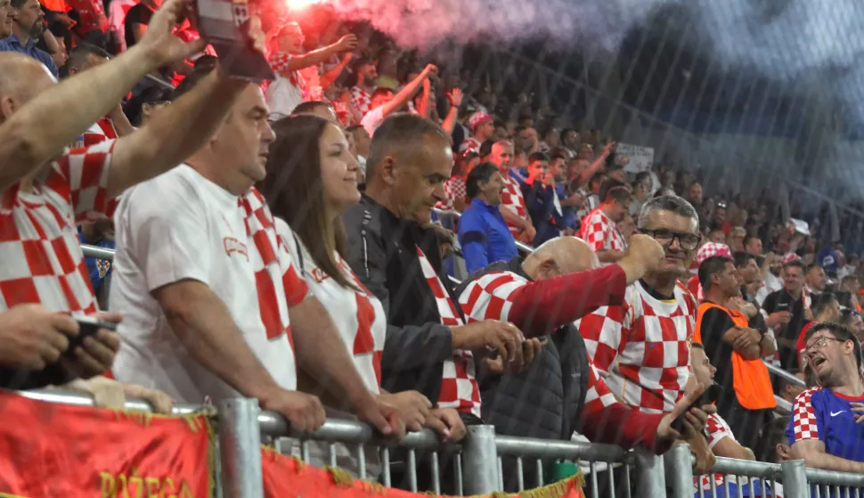 Osijek, 09. 06. 2025, Opus Arene, utakmica, kvalifikacije za svjetsko prvenstvo, Hrvatska - Češka. Navijači, tribine.snimio GOJKO MITIĆ