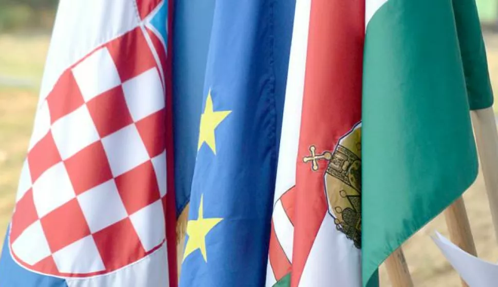 ?lug. 18 rujan 2015, 17.00 sati - zastave, hrvatska, mađarska, eusnimio zdenko puić------kolor 2x novosti