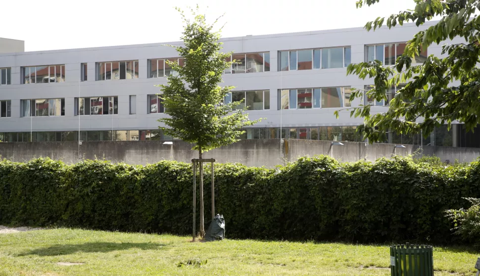 epa12168099 General view of the Dreierschutzengasse high school following a shooting in Graz, Austria, 10 June 2025. At least nine people were killed in the incident, including the shooter, authorities confirmed. EPA/ANTONIO BAT