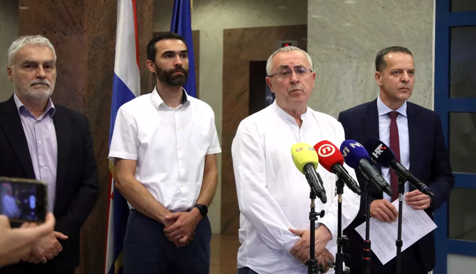 Zagreb, 10.06.2025 - Nastavak mirenja obrazovnih sindikata i Vlade RH u Ministarstvu znanosti i obrazovanja. Na fotografiji Zrinko Turalija,Matijja Kroflin, Željko Stipić, Stipe Mamić.foto HINA/ Denis CERIĆ /dc