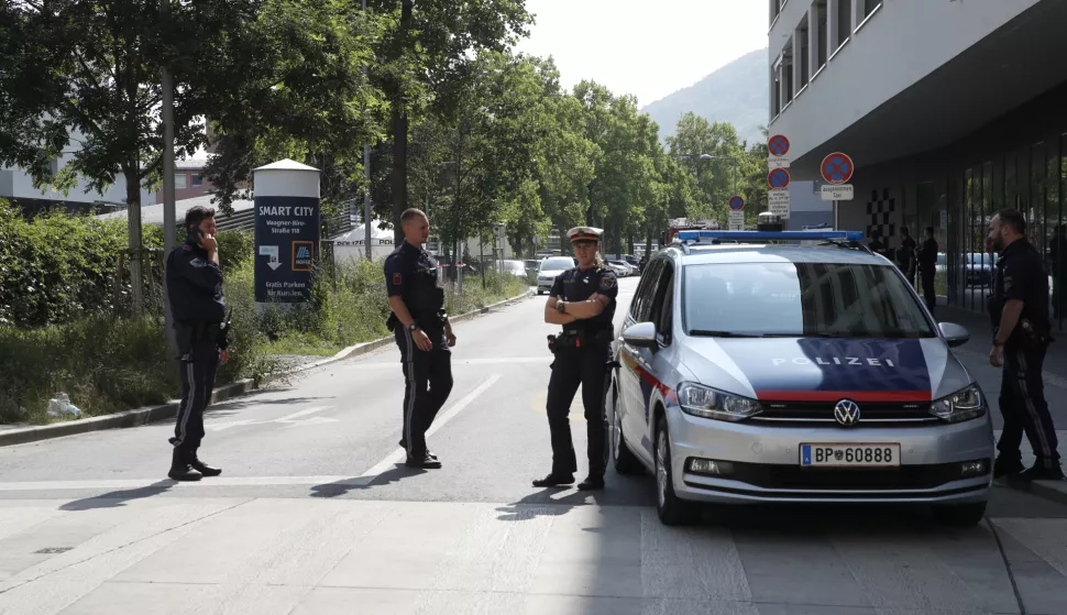 epa12168093 Police officers stand guard outside of the Dreierschutzengasse high school following a shooting in Graz, Austria, 10 June 2025. At least nine people were killed in the incident, including the shooter, authorities confirmed. EPA/ANTONIO BAT