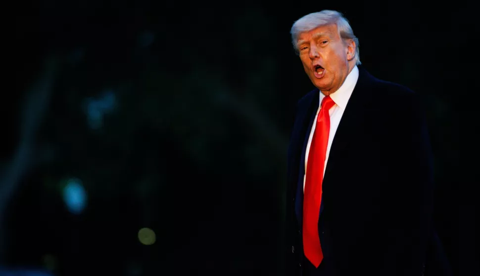 epa12127197 US President Donald Trump walks towards the White House after landing on the South Lawn in Washington, DC, USA, 22 May 2025. President Trump is returning from Trump National Golf Club in Virginia after a private dinner. EPA/SAMUEL CORUM/POOL