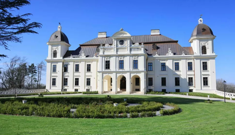 NASICE - Dvorac Pejacevic, najprepoznatljivija znmenitost u Nasicama,, snimljeno u listopadu 2024. Snimila SNJEZANA FRIDL