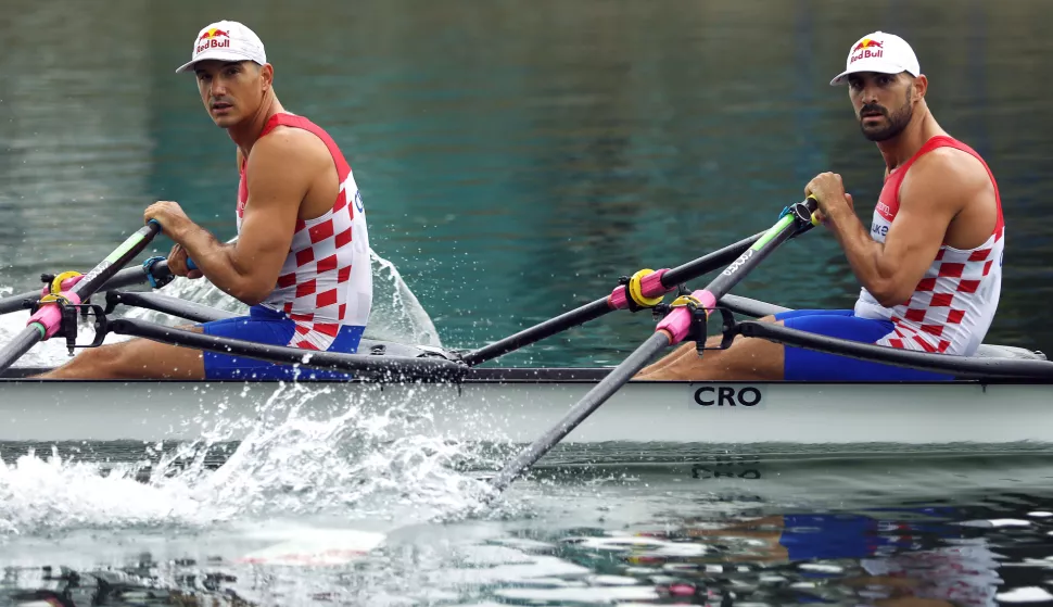 Zagreb, 15.09.2022 - Medijsko druenje sa sestrama Jurković, braćom Lončarić i braćom Sinković uoči odlaska na Svjetsko veslačko prvenstvo koje se odrava u Čekoj od 18. do 25. rujna. Na fotografiji Valent Sinković, Martin Sinković. foto HINA/ Lana SLIVAR DOMINIĆ/ lsd