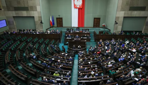 epa12169509 Poland's Prime Minister Donald Tusk (C) delivers a policy speech to the lower house and asks parliament for a vote of confidence to reaffirm support for his government at the Sejm building in Warsaw, Poland, 11 June 2025. On 02 June, Tusk announced he would request a vote of confidence in his coalition government after his candidate, Rafal Trzaskowski, lost the presidential election. EPA/RAFAL GUZ POLAND OUT