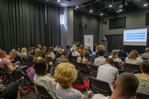 U organizaciji Fakulteta elektrotehnike, računarstva i informacijskih tehnologija Osijek, jučer je u Kulturnom centru Osijek održana konferencija pod nazivom "Demistifikacija programa Obzor Europa – Od teorije do prakse u pripremi projektnih prijedloga".