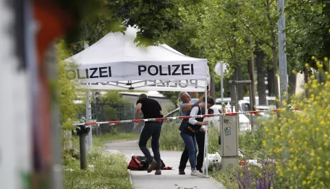 epa12168274 Police officers conduct investigation at the Dreierschutzengasse high school following a shooting in Graz, Austria, 10 June 2025. At least nine people were killed in the incident, including the shooter, authorities confirmed. EPA/ANTONIO BAT