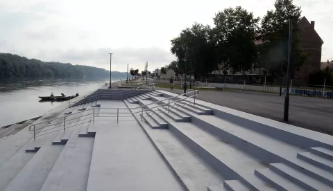 osijek, 17 kolovoza 2023, 9,00 sati, donji grad, promenada, &scaron;etnica, rijeka dravasnimio zdenko pu&scaron;ić