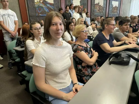 VINKOVCIŽupanijska vijećnica u Vinkovcima bila je premala da bi primila sve učenike srednjih i osnovnih škola i njihove mentore koji su u ovoj školskoj godini ostvarili zapažene rezultate na županijskim i državnim natjecanjima, zbog čega ih je Županija nagradila.lipanj 2025.