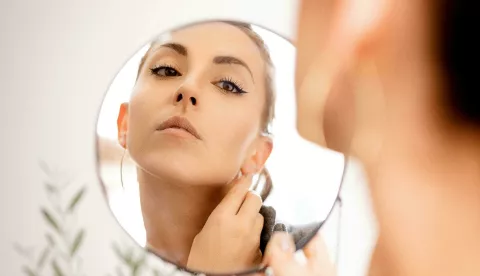 GLEDA U ZRCALO, MAKEUP