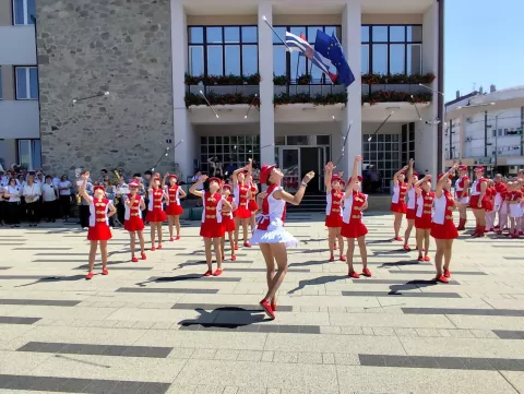 NAŠICE - LIPANJ 2025. - Mažoretkinje ''Dora'' Našice dale posebanštih svečanostiSNIMIO: VLADIMIR GRGURIĆ