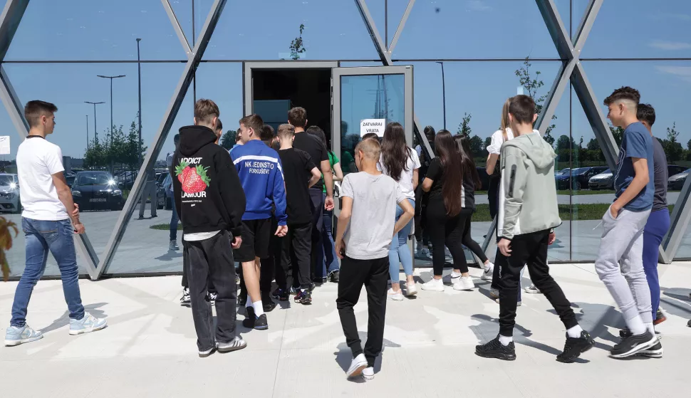 Osijek, 15. 05. 2025., GC, sajam obrazovanja, kuda nakon osnovne škole, sajam, obrzovanje, sajam, ljudi, učeniciSNIMIO BRUNO JOBST