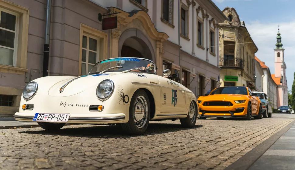 Za točno tjedan dana, Hrvatska će još jednom postati prva u svijetu - ovoga puta zahvaljujući premijernom izdanju Croatian Automotive Race Showa (CARS), najvećeg automobilističkog događaja u ovom dijelu Europe.Na lokaciji varaždinskog aerodroma na impresivnih 3000 m2, 18. i 19. lipnja, po prvi put na svijetu će se na jednome mjestu okupiti sve auto-moto scene: od oldtimera, modificiranih kamiona, motocikala i super sportskih automobila, do više od 60-ak službenih i povijesnih vozila meritornih institucija Republike Hrvatske koje svakodnevno doprinose sigurnosti i pomoći u prometu - uključujući Policiju, Vatrogasce, Hitnu pomoć, HGSS, Crveni križ, HAC i mnoge druge. Upravo to čini CARS najvećom i najposebnijom open-air automobilističkom izložbom institucionalnih i privatnih vozila ikad viđenom u regiji.- Jedinstvenost ovog događaja ogleda se u izložbi vozila koja inače nije moguće vidjeti na cestama. Posebnu pažnju privući će više od 70 unikatno uređenih kamiona koji će oduševiti posjetitelje svih generacija. Uz njih, publika će imati priliku uživo vidjeti i nekoliko izuzetno rijetkih i ekskluzivnih automobila, među kojima je i trkaći La Ferrari FXXR - jedno od deset vozila na svijetu koje prelazi vrijednost od nevjerojatnih 7,6 milijuna eura. Ferrari će na događaj doći i sa svojim najnovijim modelom Purosangue, a McLaren s novim modelom 760S Spider. Sadržaj je dodatno obogaćen zračnim vozilima - tri manja zrakoplova i jednim potpuno novim helikopterom - ističe organizator Robert Bajs te nastavlja.- Cilj događanja je približiti mladima rad i značaj navedenih institucija. Želimo ukazati na to da one nisu represivne, već su ključni sustavi pomoći i podrške u svakodnevnom životu. Kroz ovaj događaj želimo mladim vozačima prenijeti poruku o važnosti tih službi koje im, u ključnim trenucima, mogu biti od presudne pomoći – zaključuje Bajs.Projekt se provodi u suradnji s Ravnateljstvom policije i Ministarstvom unutarnjih poslova, uz podršku Grada Varaždina, gradonačelnika, Turističke zajednice Varaždina, Varaždinske županije, župana i Hrvatske turističke zajednice - institucija koje su prepoznale njegov značaj za dodatno pozicioniranje Hrvatske kao sigurne, atraktivne i automobilski relevantne destinacije s nekima od najljepših prometnica u Europi.U sklopu manifestacije CARS, posjetitelji će imati priliku doživjeti niz atraktivnih i edukativnih sadržaja - od poligona sigurne vožnje za motocikliste, simulatora vožnje motora, prevrtanja i protupotresnog simulatora, do pokaznih vježbi vatrogasaca koje uključuju rezanje i spašavanje iz vozila. Bit će izloženo i specijalno blindirano vozilo GURKHA ATJ Lučko, presretač MUP-a, povijesna i moderna policijska vozila, specijalna vatrogasna vozila, kao i robot za uklanjanje prepreka. Spektakl će zaokružiti utrke ubrzanja super i hyper sportskih automobila, ali i bogati gastro-glazbeni program te edukativno-znanstveni panel pod pokroviteljstvom Hrvatskog auto i karting saveza pod nazivom "Cesta nije pista" s brojnim relevantnim govornicima.Iz Grada Varaždina, Turističke zajednice Varaždina i Turističke zajednice Varaždinske županije ističu kako će ovo jedinstveno događanje biti iznimna svjetska promocija grada, koji se kao domaćin još jednom pokazao otvorenim za nešto novo i drugačije.Ne propustite priliku biti dio najuzbudljivijeg auto-eventa godine, uz nezaboravnu zabavu za cijelu obitelj. Ulaznice po cijenama od 10 do 30 eura nabavite već danas u sustavu Entrio.